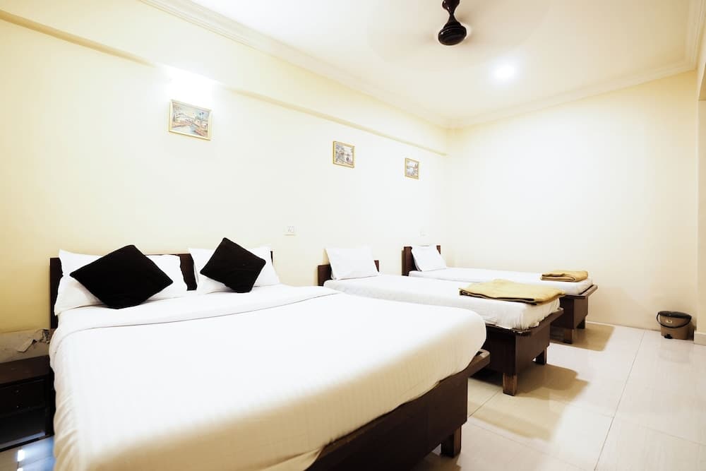 Hotel Della Comfort near Ambreshwar Shiv Mandir, Ambernath