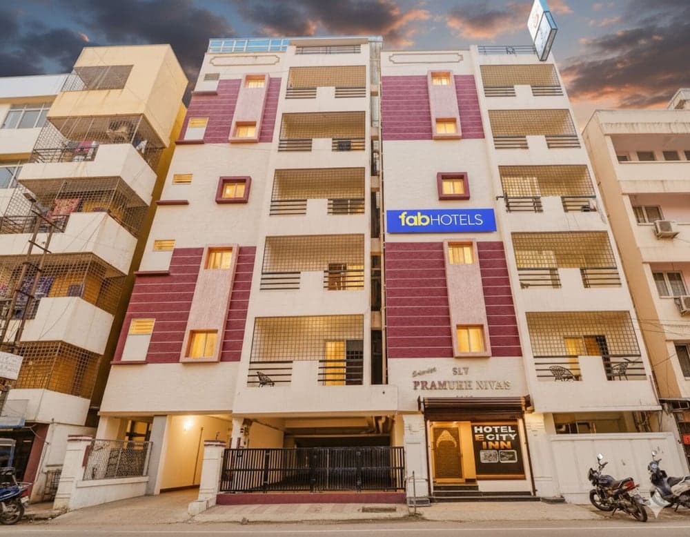 Fabhotel E City Inn