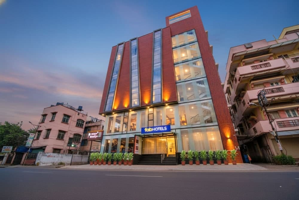 Fabhotel The Royal Suites