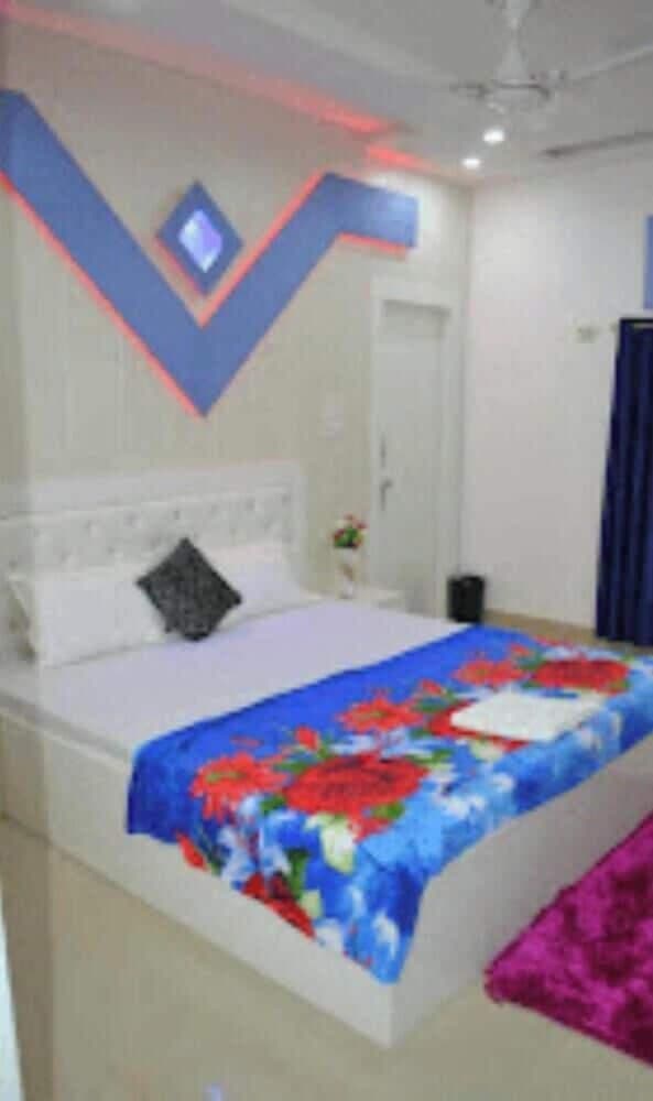 Taj Square A luxurious family homestay